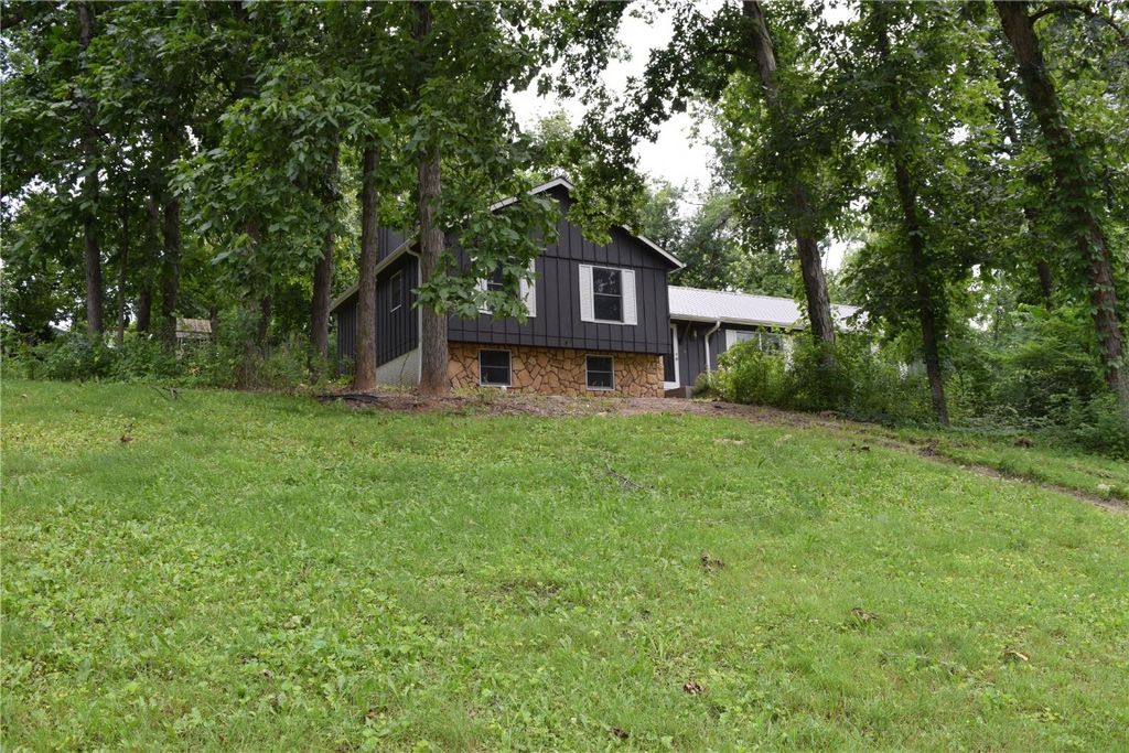 6240 33rd Avenue Drive, Shellsburg, IA 52332