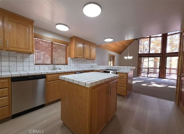 33207 Juniper Lane, Green Valley Lake, CA 92341