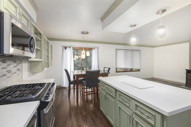 548 Park Place, Saline, MI 48176