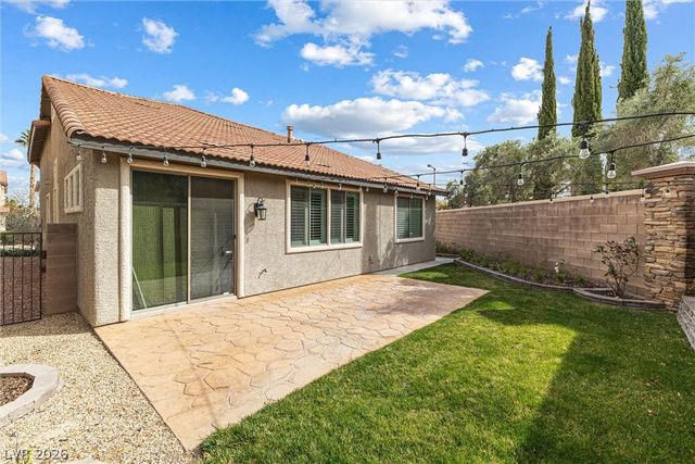 327 Carlisle Crossing Street, Las Vegas, NV 89138