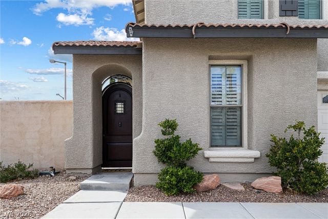 327 Carlisle Crossing Street, Las Vegas, NV 89138