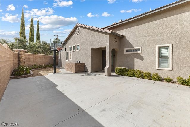 327 Carlisle Crossing Street, Las Vegas, NV 89138