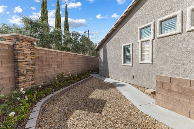 327 Carlisle Crossing Street, Las Vegas, NV 89138