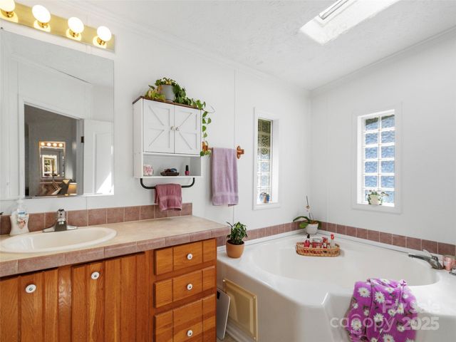 113 Snowberry Lane, Burnsville, NC 28714