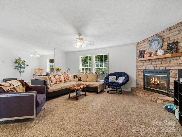 113 Snowberry Lane, Burnsville, NC 28714