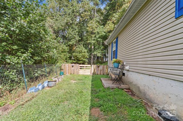 113 Snowberry Lane, Burnsville, NC 28714