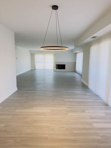 1671 Mission Hills Road 201, Northbrook, IL 60062