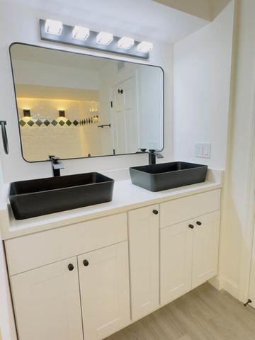 1671 Mission Hills Road 201, Northbrook, IL 60062