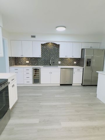 1671 Mission Hills Road 201, Northbrook, IL 60062