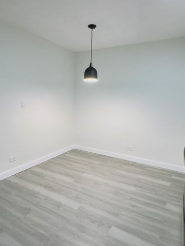 1671 Mission Hills Road 201, Northbrook, IL 60062