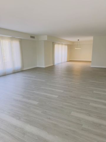 1671 Mission Hills Road 201, Northbrook, IL 60062