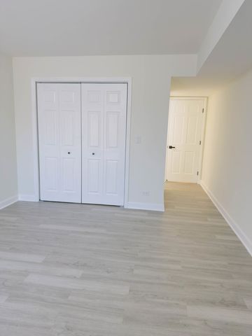 1671 Mission Hills Road 201, Northbrook, IL 60062