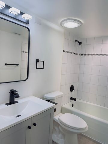 1671 Mission Hills Road 201, Northbrook, IL 60062