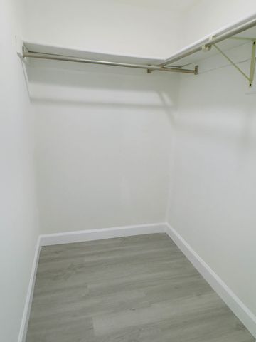 1671 Mission Hills Road 201, Northbrook, IL 60062