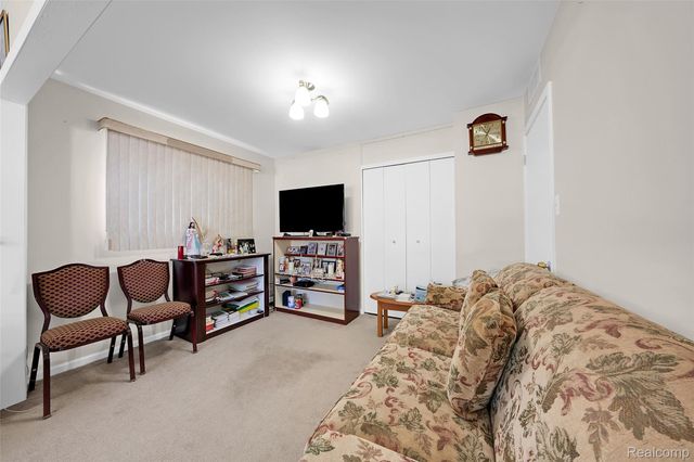 13341 Albany Street, Oak Park, MI 48237