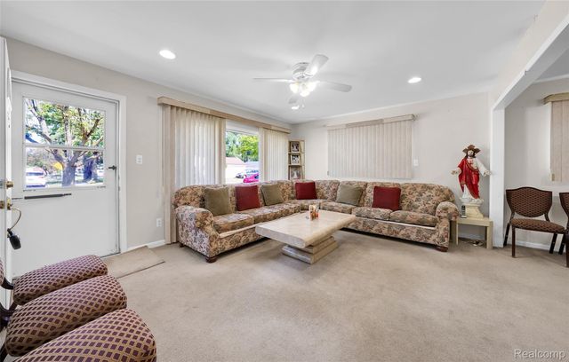 13341 Albany Street, Oak Park, MI 48237