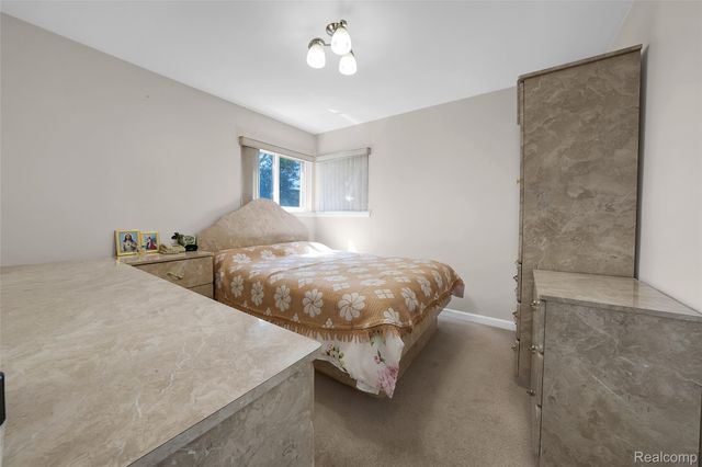 13341 Albany Street, Oak Park, MI 48237