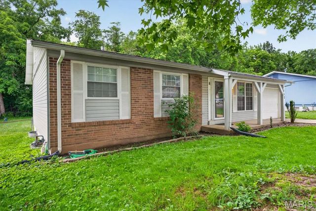 1052 Arlington Drive, St Charles, MO 63303