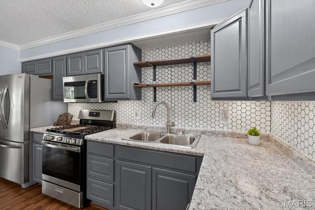 1052 Arlington Drive, St Charles, MO 63303