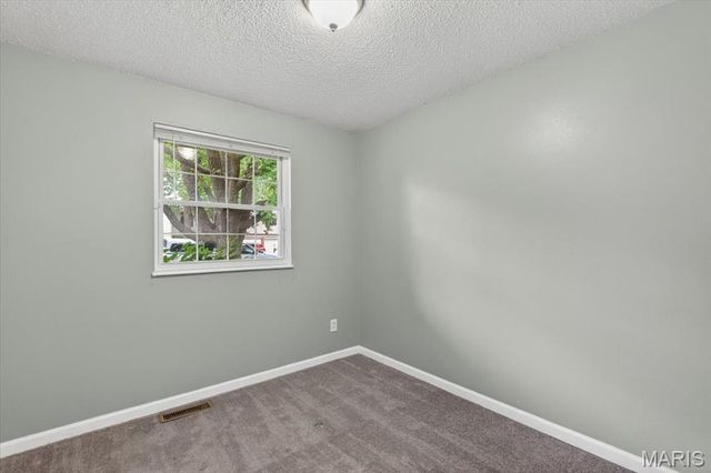 1052 Arlington Drive, St Charles, MO 63303