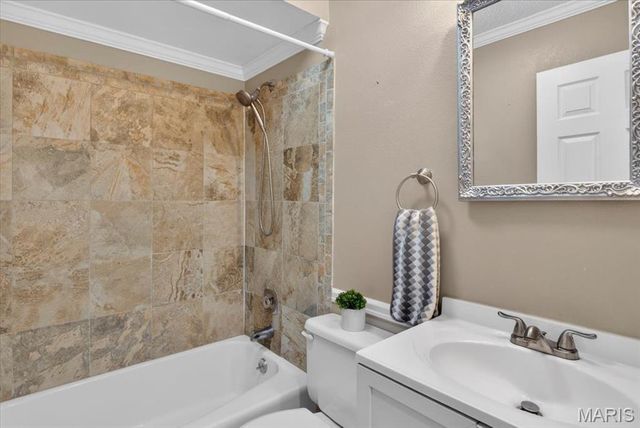 1052 Arlington Drive, St Charles, MO 63303