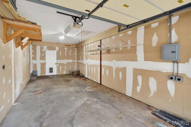 1052 Arlington Drive, St Charles, MO 63303