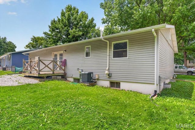 1052 Arlington Drive, St Charles, MO 63303