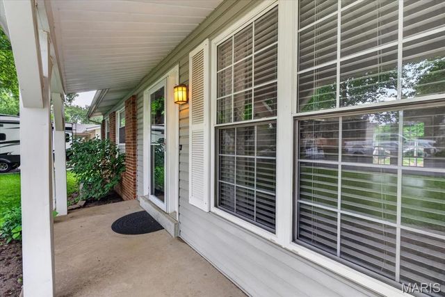 1052 Arlington Drive, St Charles, MO 63303