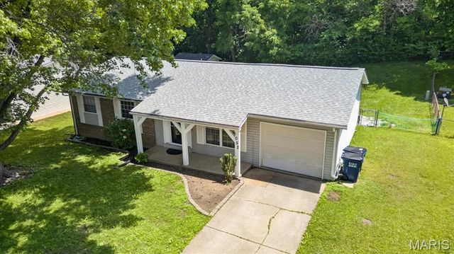 1052 Arlington Drive, St Charles, MO 63303