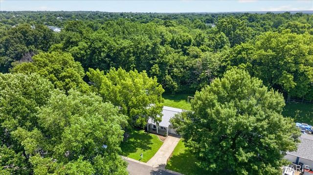 1052 Arlington Drive, St Charles, MO 63303