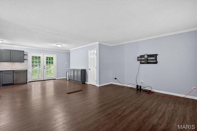1052 Arlington Drive, St Charles, MO 63303