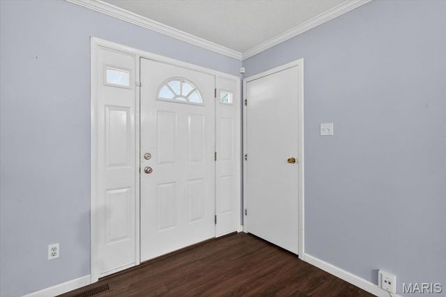 1052 Arlington Drive, St Charles, MO 63303