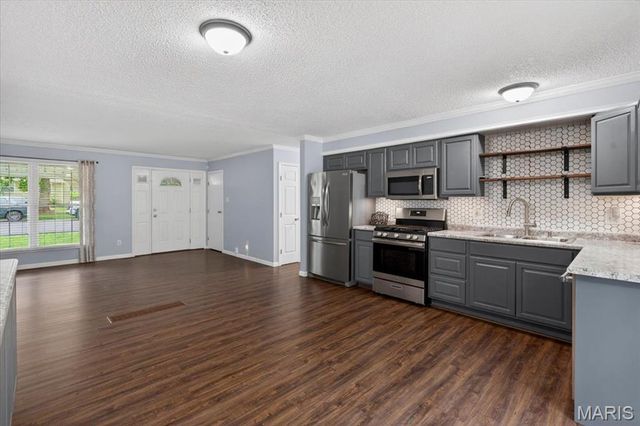 1052 Arlington Drive, St Charles, MO 63303