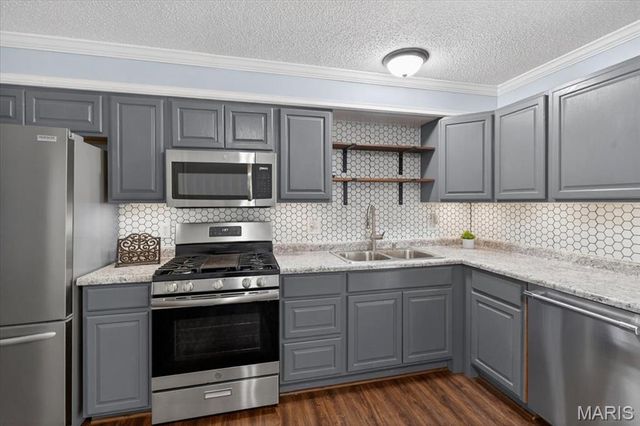 1052 Arlington Drive, St Charles, MO 63303
