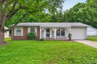 1052 Arlington Drive, St Charles, MO 63303