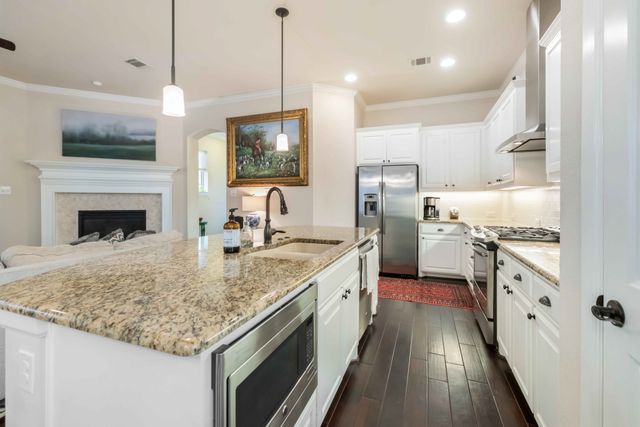 904 Enchanted Wood Drive, Arlington, TX 76005