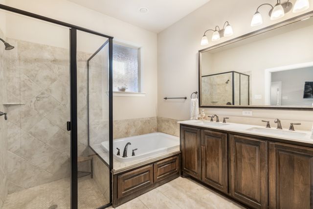 904 Enchanted Wood Drive, Arlington, TX 76005