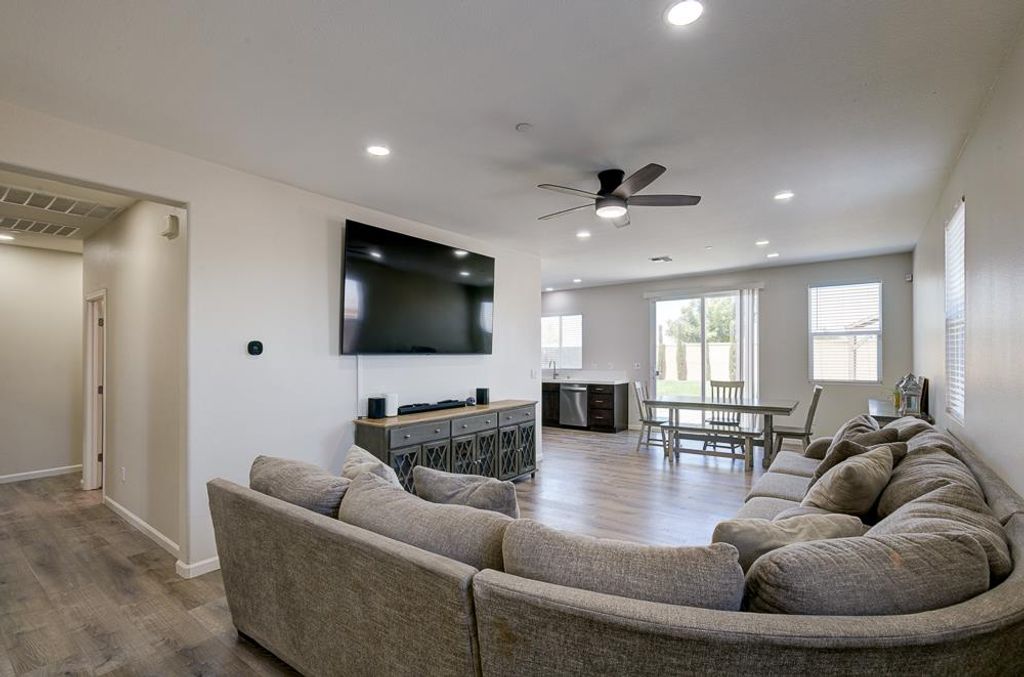 Image 12 of property listing at 3609 Pacifica Drive, Madera, CA 93637