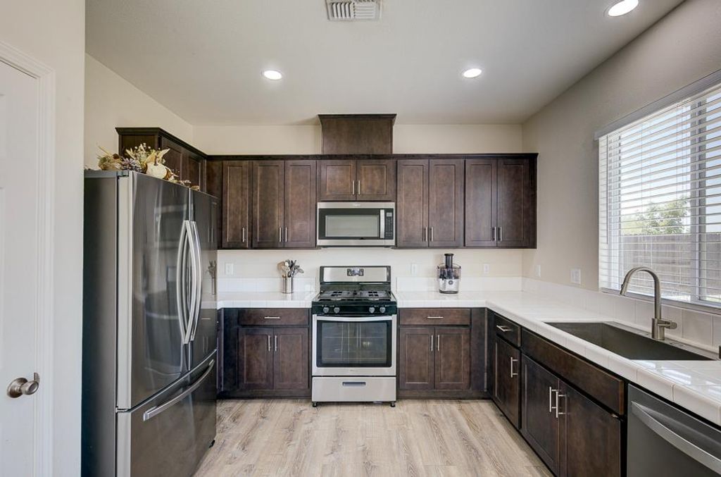 Image 19 of property listing at 3609 Pacifica Drive, Madera, CA 93637
