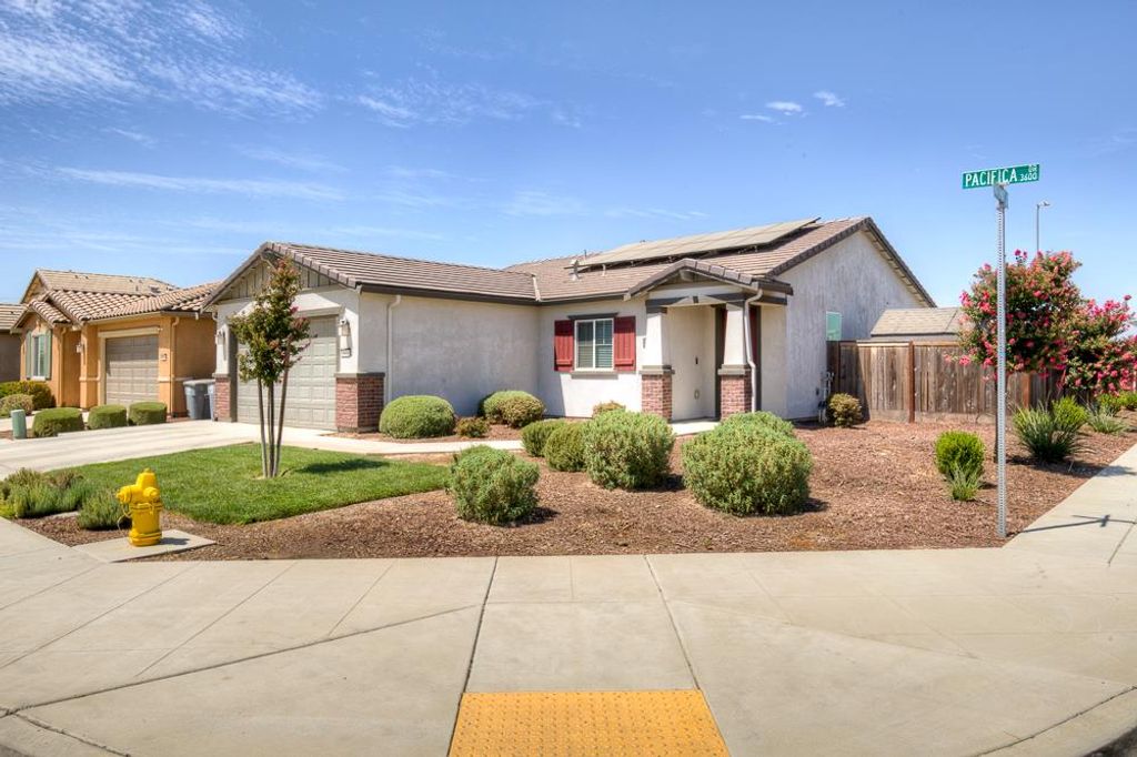 Image 3 of property listing at 3609 Pacifica Drive, Madera, CA 93637