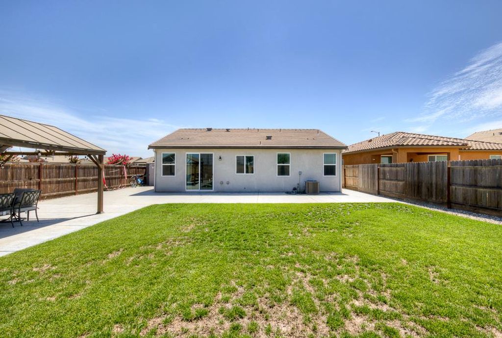 Image 9 of property listing at 3609 Pacifica Drive, Madera, CA 93637