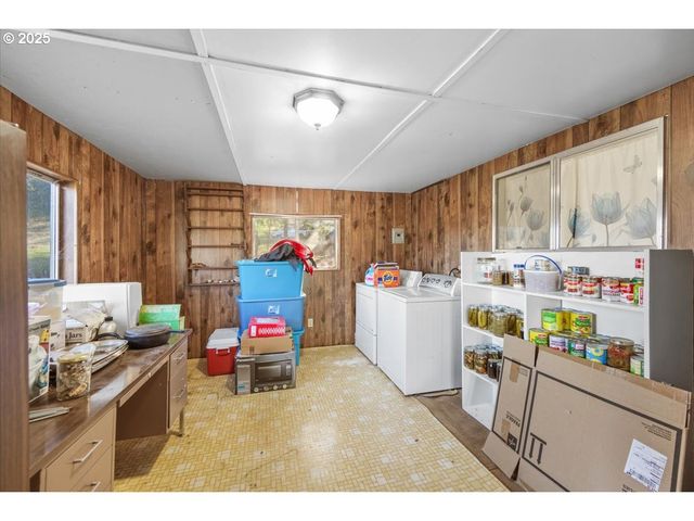 3620 HAPPY VALLEY Rd, Roseburg, OR 97471