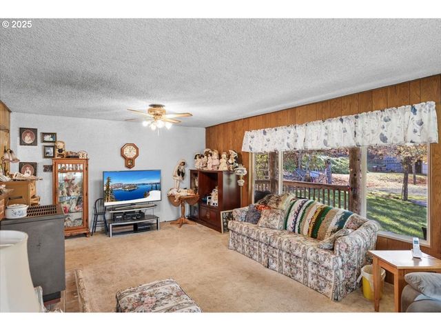 3620 HAPPY VALLEY Rd, Roseburg, OR 97471