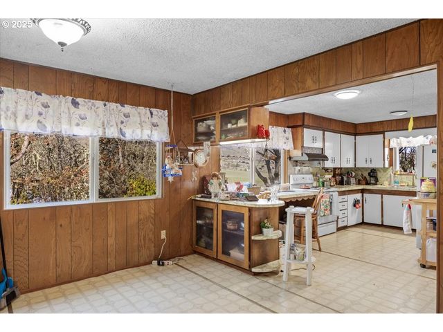 3620 HAPPY VALLEY Rd, Roseburg, OR 97471