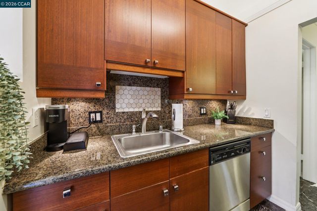 470 N Civic Dr 308, Walnut Creek, CA 94596