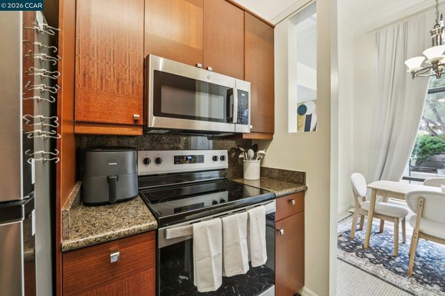 470 N Civic Dr 308, Walnut Creek, CA 94596