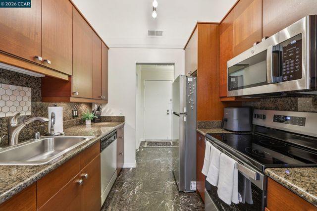 470 N Civic Dr 308, Walnut Creek, CA 94596