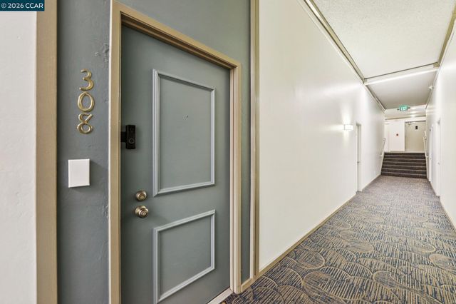 470 N Civic Dr 308, Walnut Creek, CA 94596