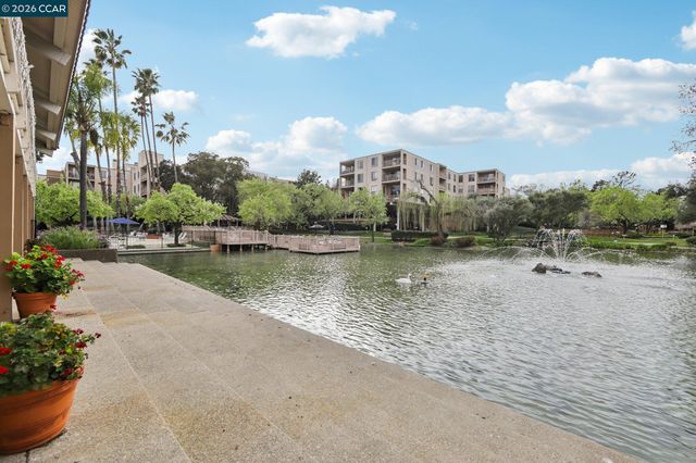 470 N Civic Dr 308, Walnut Creek, CA 94596