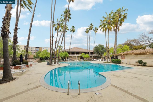 470 N Civic Dr 308, Walnut Creek, CA 94596